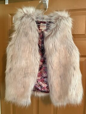 Cutie faux fur vest!